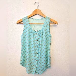 Edge Pinwheel Button/Lace Tank